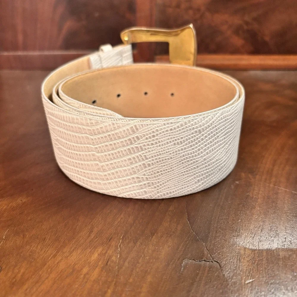 The Ritz Collection Medium Gray Lizard Embossed Leather Belt Gold‎ Buckle 40